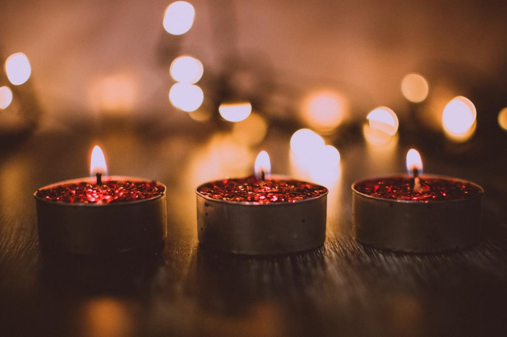 Stadt der Lichter: Einkaufen bei Kerzenschein