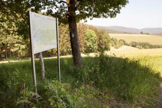 Übersichtstafel informiert über Sehenswürdigkeiten bei Kirchzell